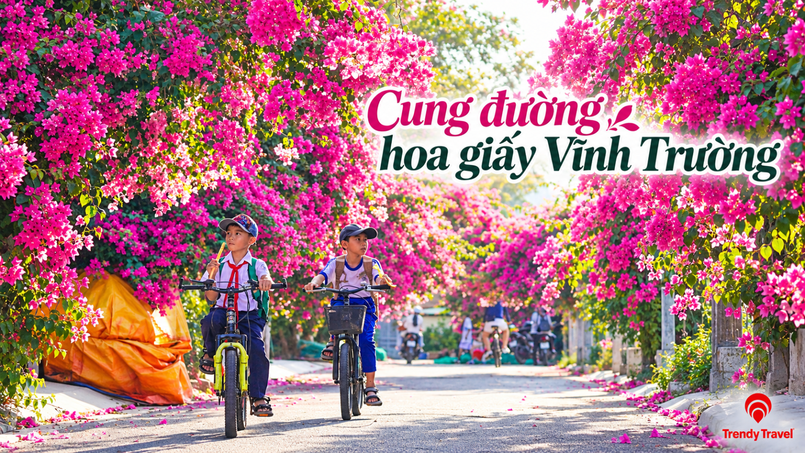 Cung đường Vĩnh Trường rợp hoa giấy, người dân đạp xe dưới tán hoa.