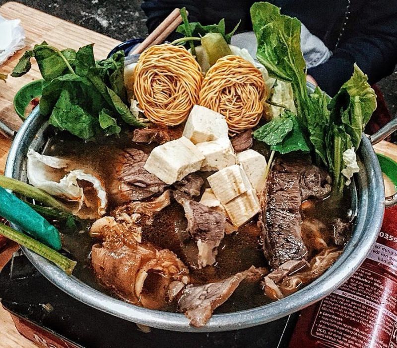 Lẩu bò cho bữa tối phố núi.