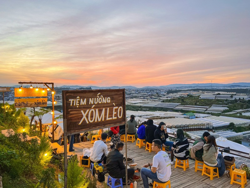 Bữa nướng cùng bạn bè ở Xóm Lèo.
