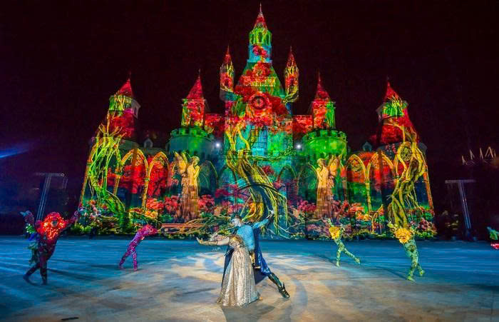 Tata Show cho cuộc hẹn buổi tối.