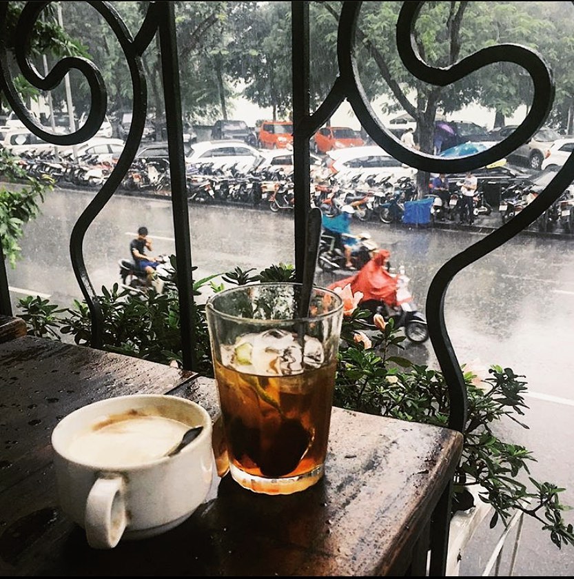 Cà phê ngày mưa